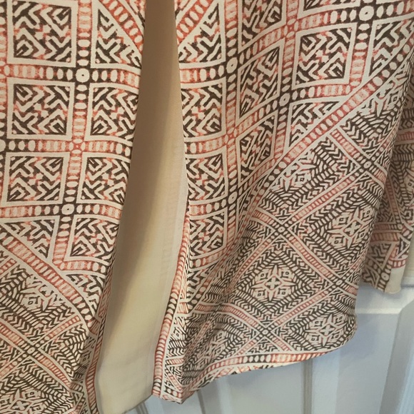 Nic and Zoe sleeveless shell. Tan and pink. - Picture 4 of 5